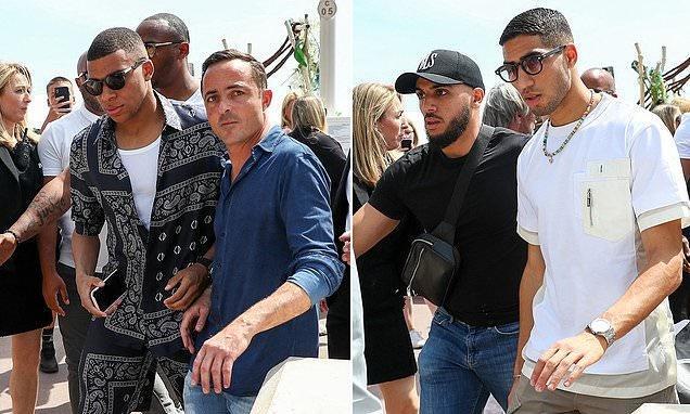 霍安：没人预料到梅西会回来，我希望他能来并和他一起踢球