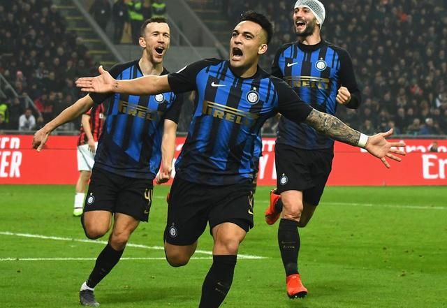 追平切尔西升英超第6！B费2射1传一战造2大神迹，曼联4-1复仇狼队