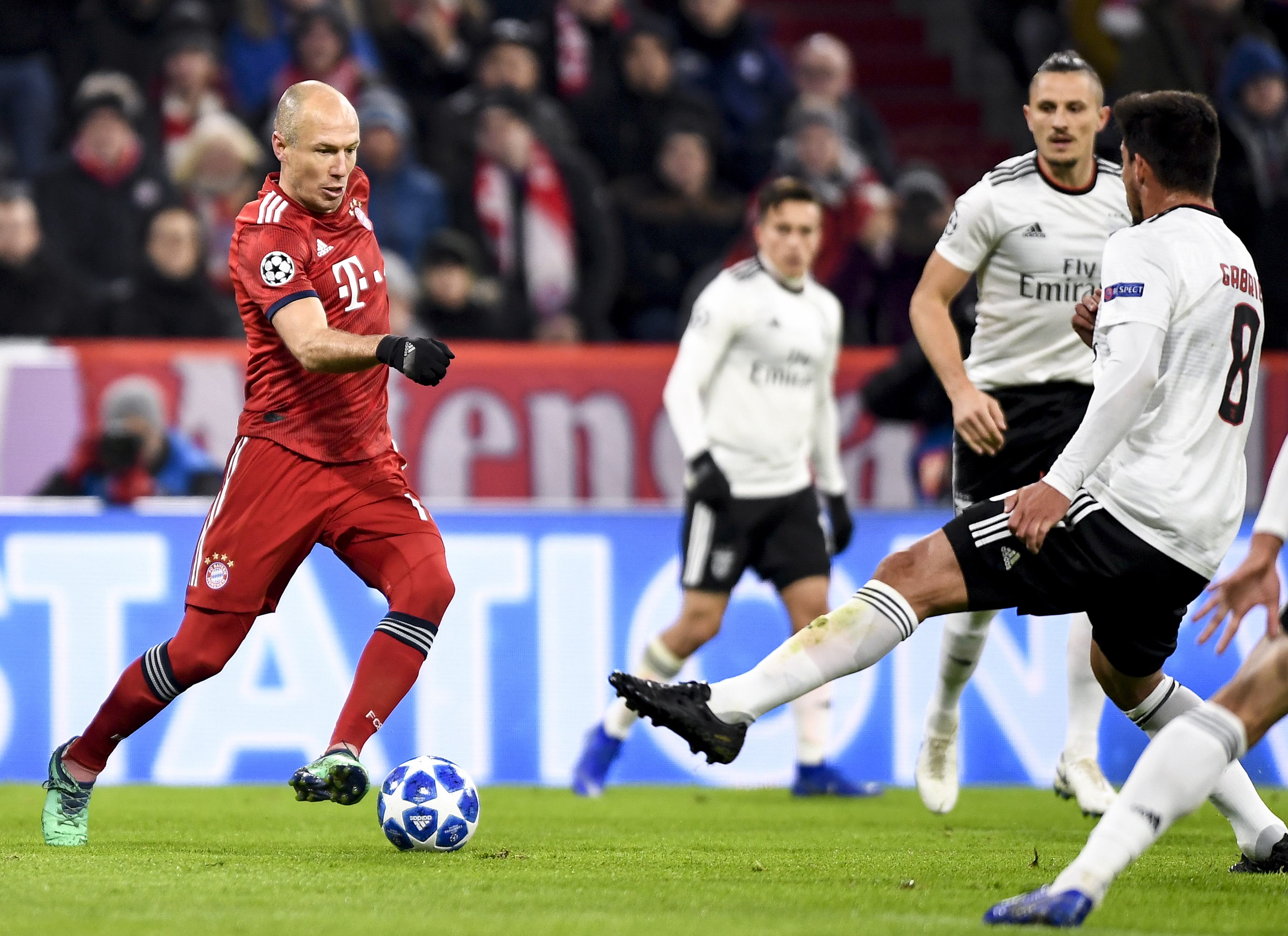 半场：海港1-0英博，加布里埃尔破门+进球被吹，莱昂纳多助攻