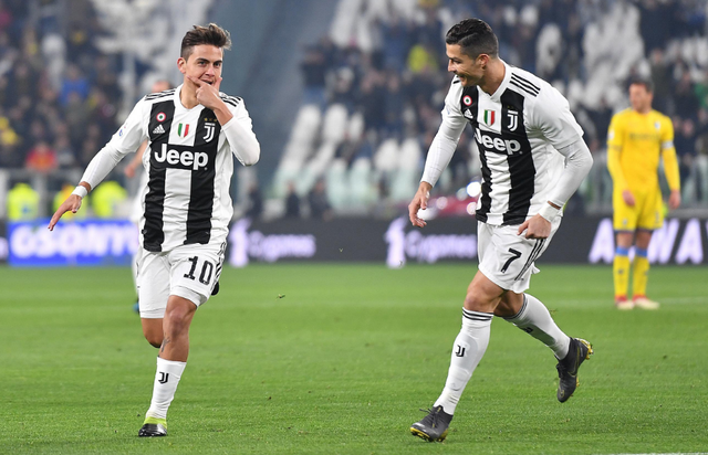 奥迪召开发布会展示2026赛季概念车，拜仁众将与车进行合影