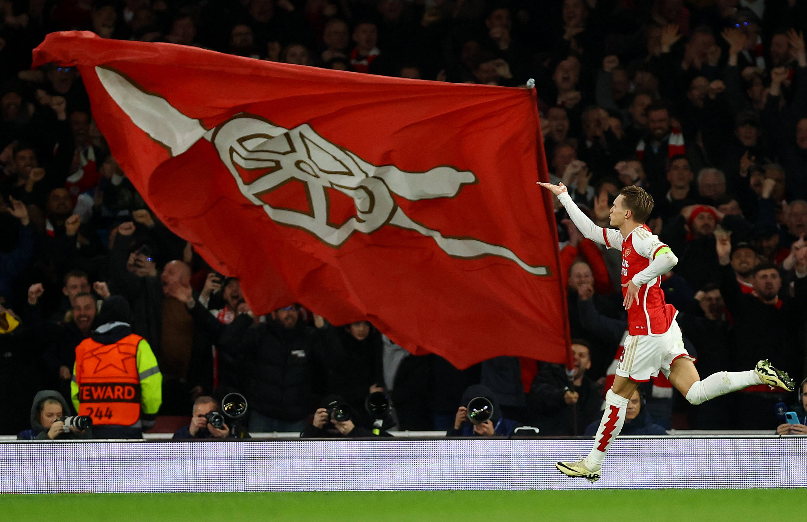 范德芬欧冠长途奔袭一条龙破门当选热刺11月最佳进球，获81%投票背后隐藏的训练秘密！