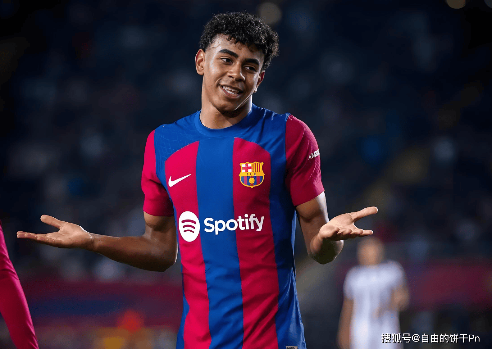 弗兰克：范德芬进球前我心想他要去哪，在场边喊让他快传球