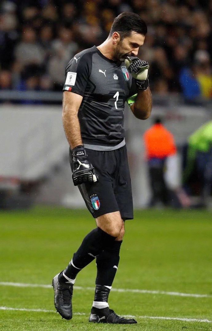 赫拉克勒斯前锋：希望俱乐部把我卖了，这样他们能赚很多钱