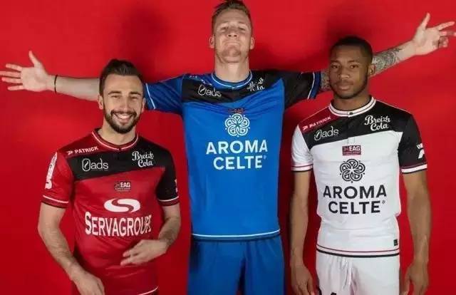 CBA：深圳男篮三分火力全开 主场击败上海