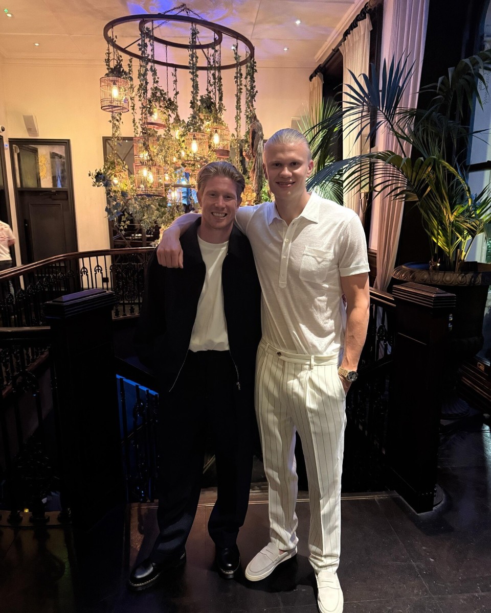 记者：阿芳和伊藤洋辉预计12月复出，穆西亚拉则需要更长时间