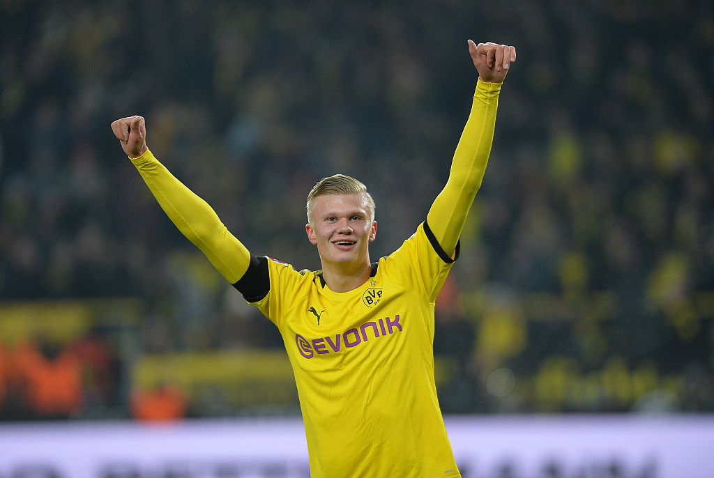 半场：拜仁2-2弗赖堡，卡尔、奥利塞分别传射，铃木唯人进球